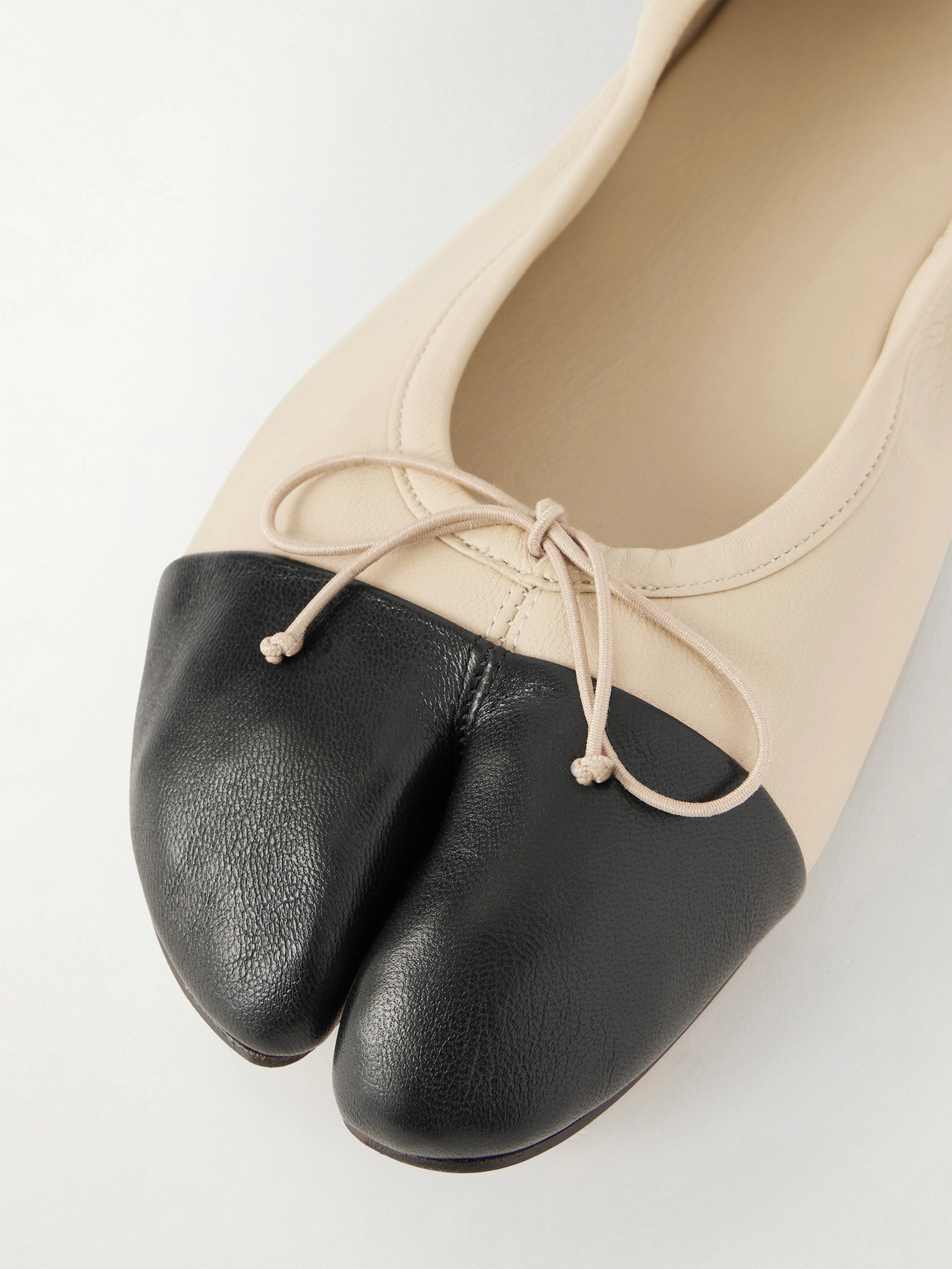 Tabi Split-toe Leather Ballet Flats - Cream
