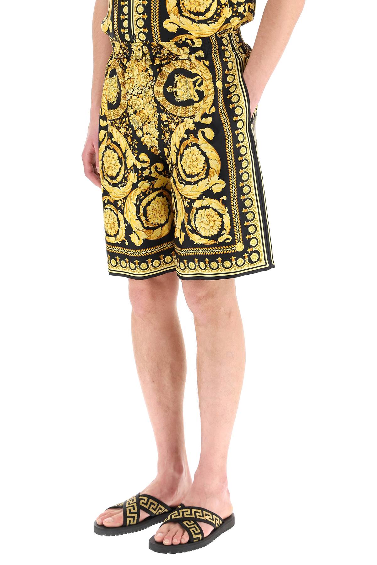 Barocco-print knee-length silk shorts