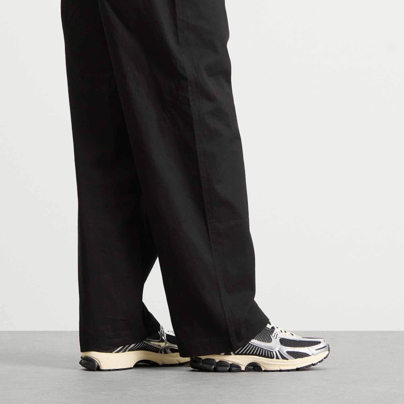 Vomero 5 Chrome Sneaker in Black/Chrome/White