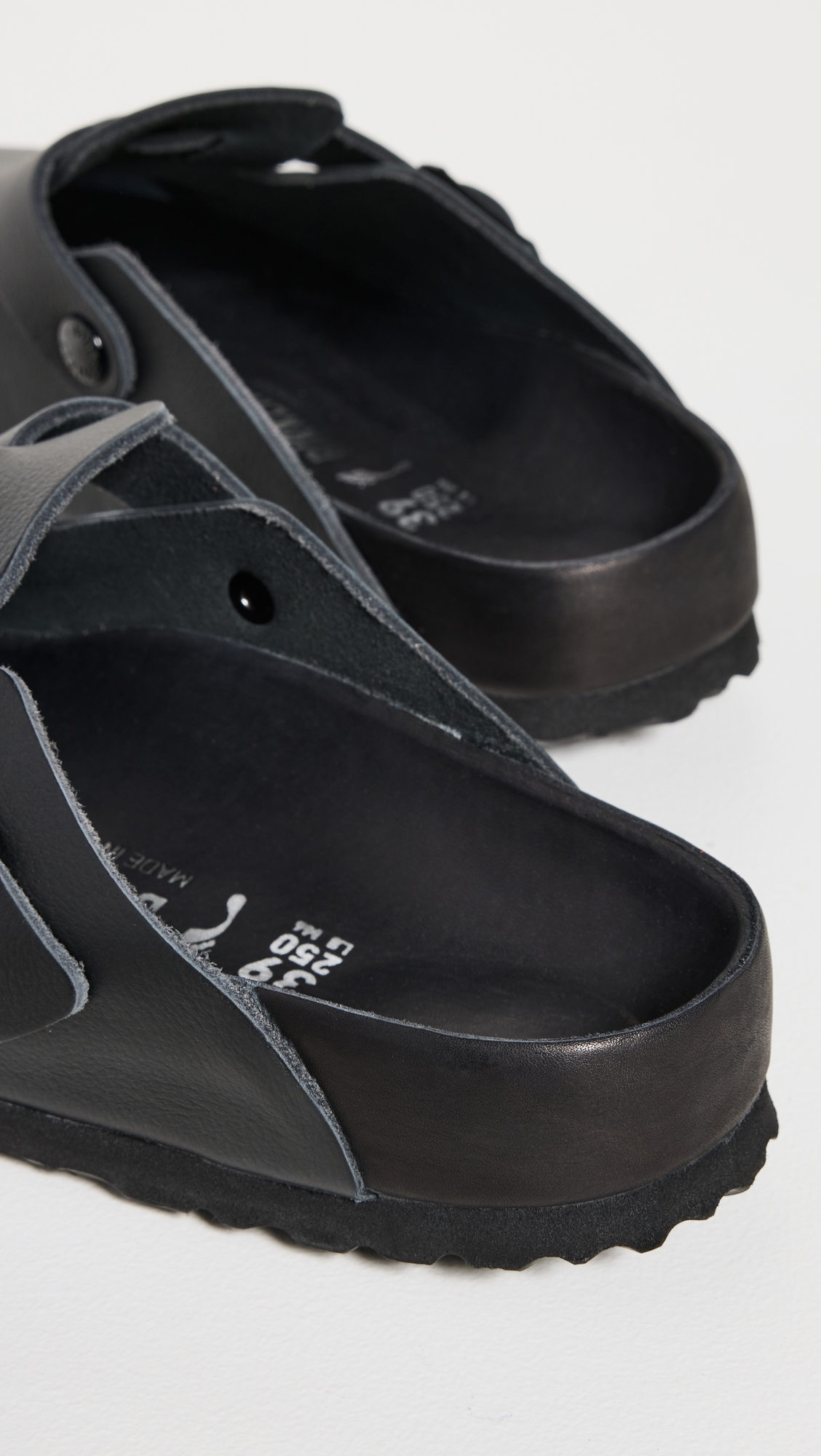 Boston Exquisite Clogs Black