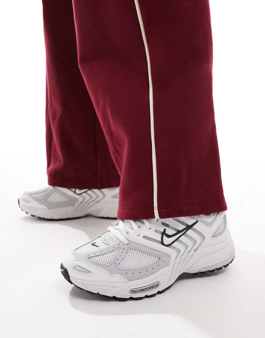 Air Pegasus 2005 sneakers in white