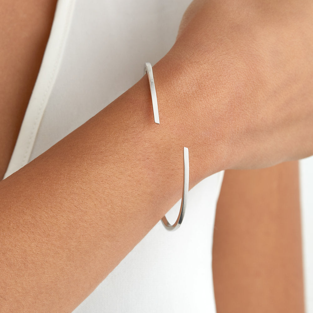 Gold Thin Spiral Bangle