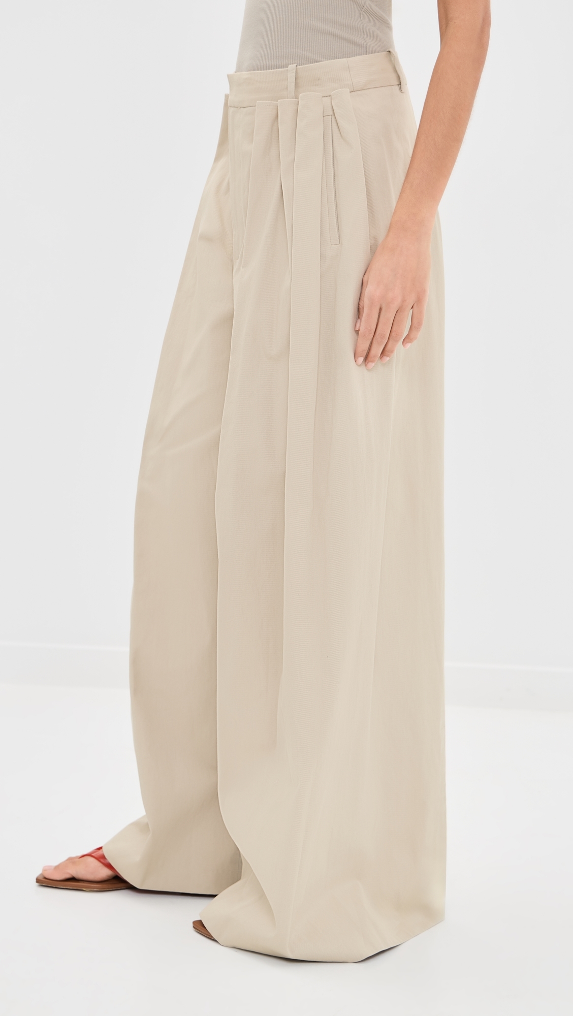 Luxe Twill Tucked Pleated Trousers Taupe