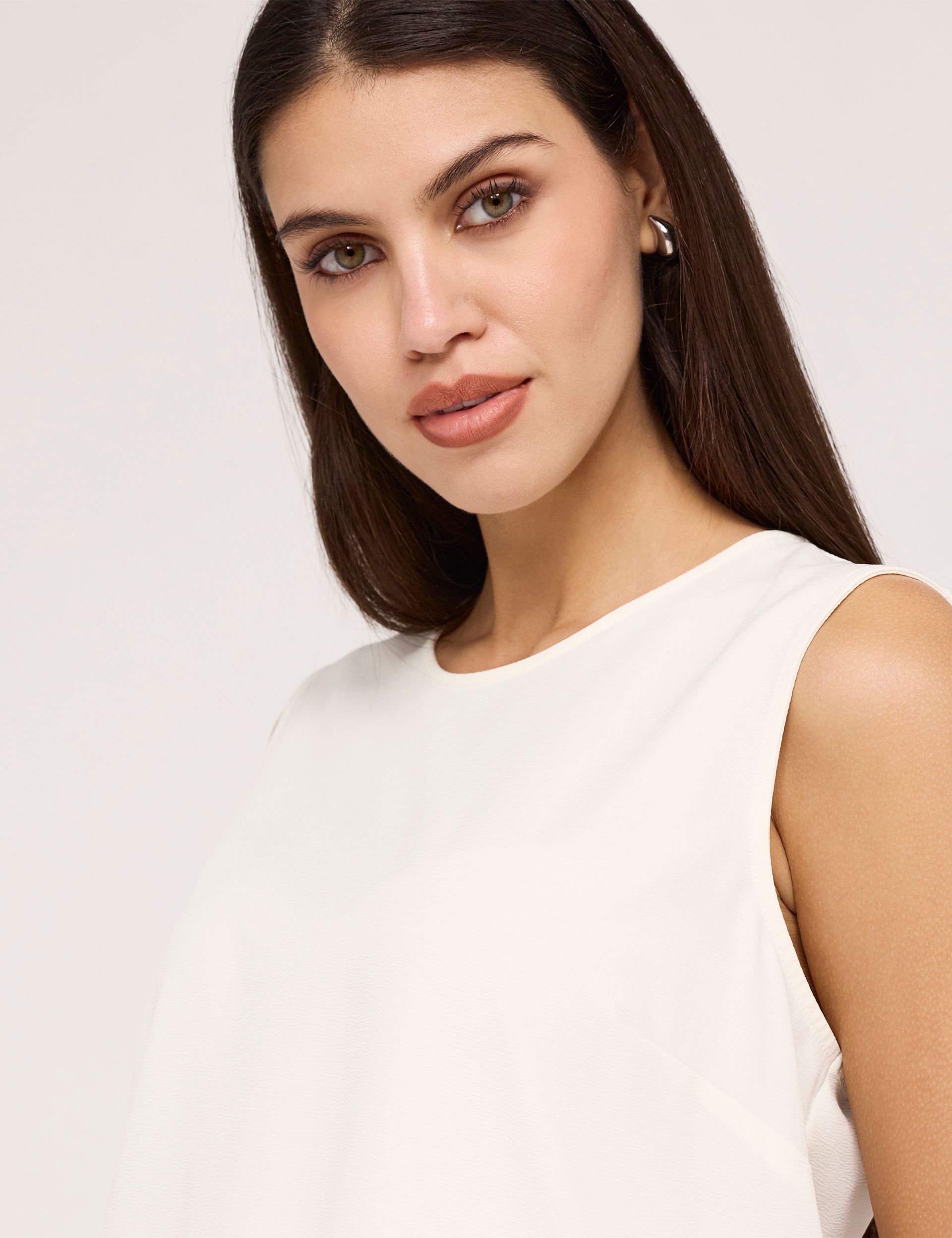 Finery London Women's Vallie Sleeveless Round Neck Vest in White
