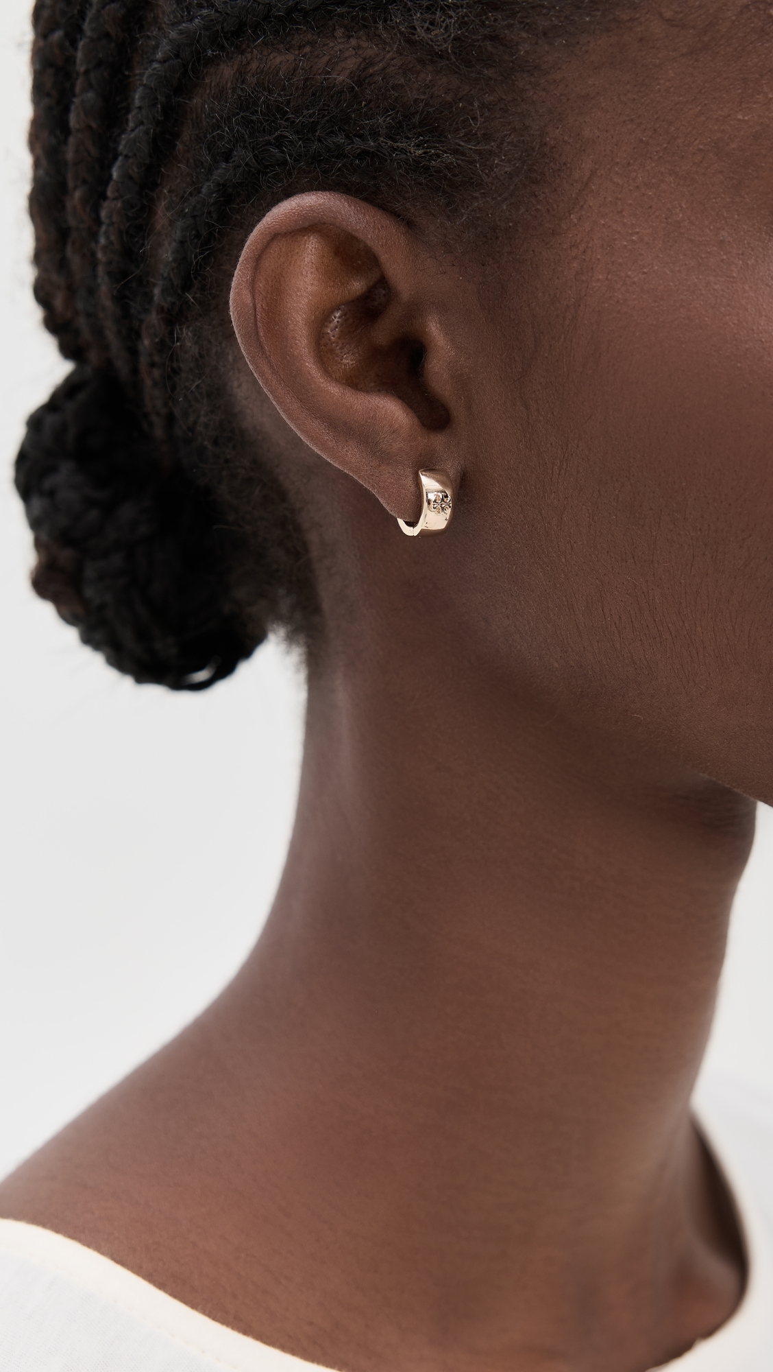Kira Huggie Earrings Tory Gold One Size