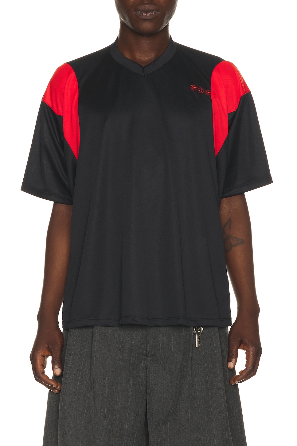 Commission Pulled Soccer Tee in Black & Red - Black. M also in