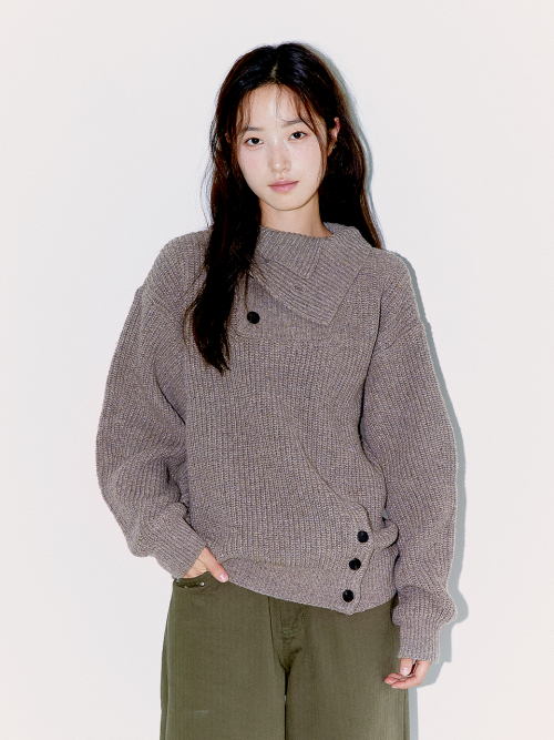 ASYMMETRIC TURTLENECK KNIT