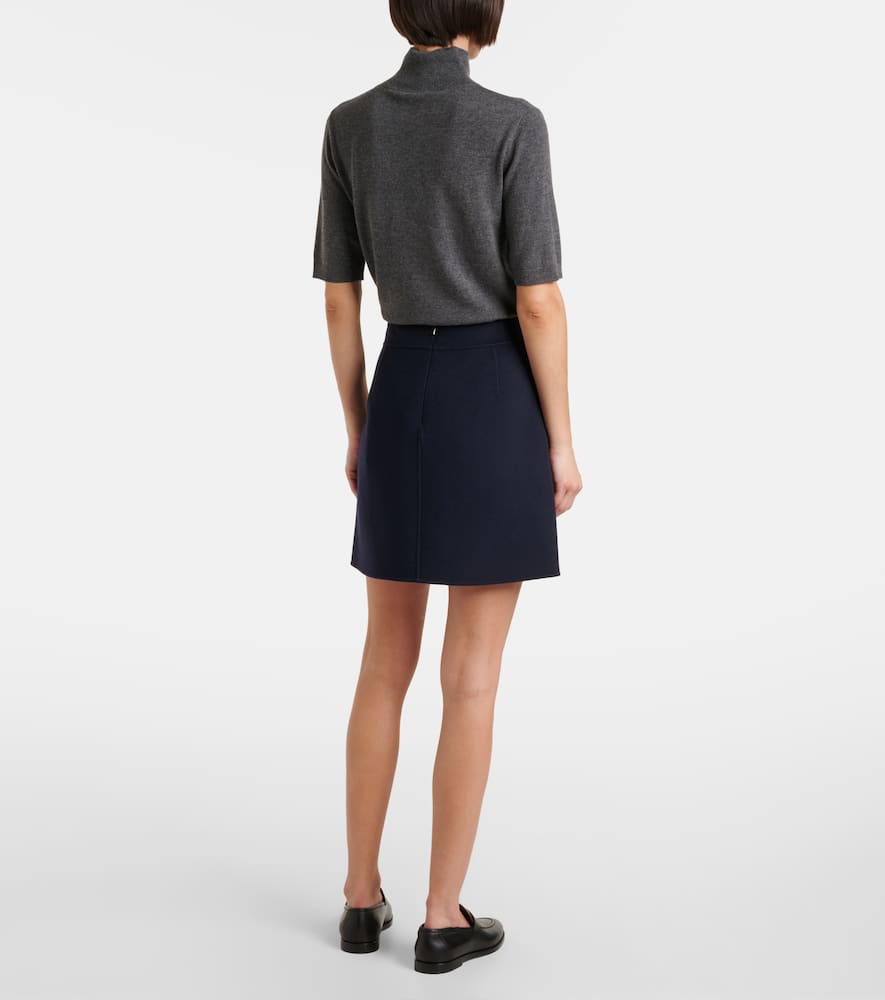 Virgin wool pencil skirt