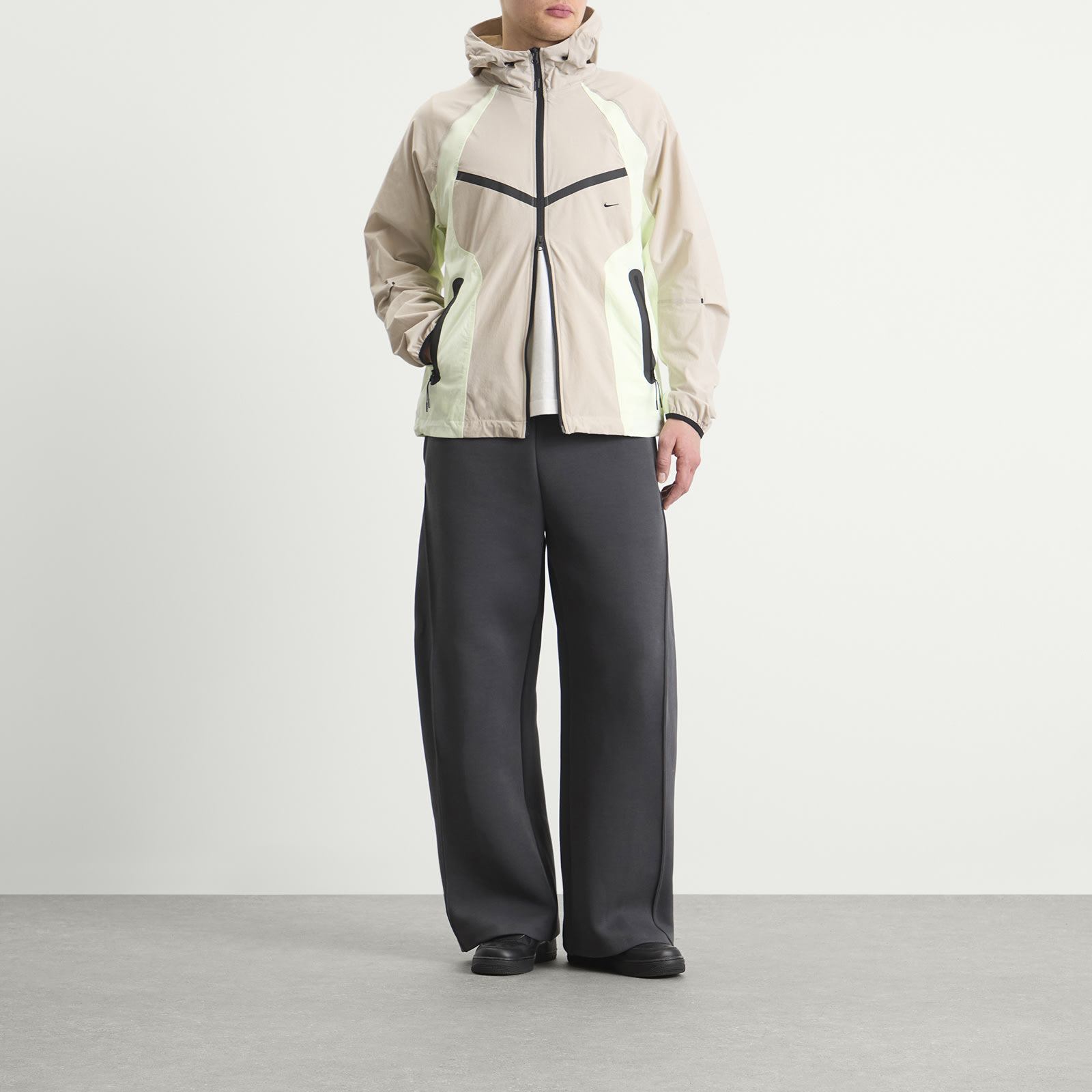 Men's Tech Woven Pro Oversized Jacket in Cream/Volt Tint/Black