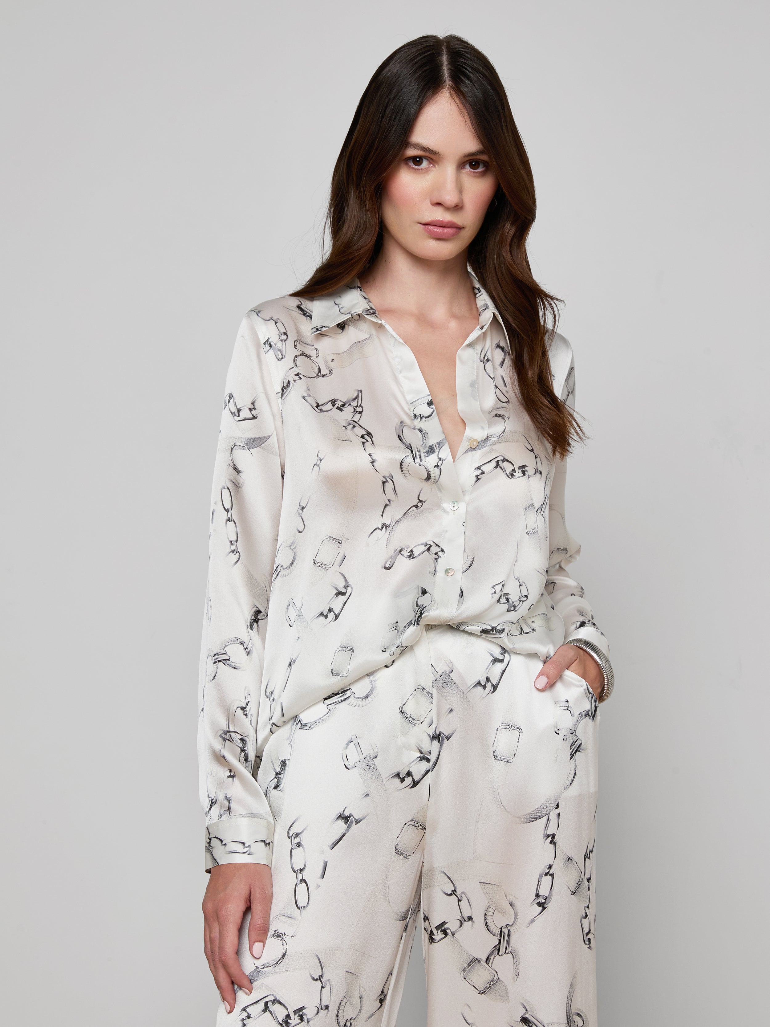 Tyler Silk Blouse Top In Ivory/grey Small Faded Chain