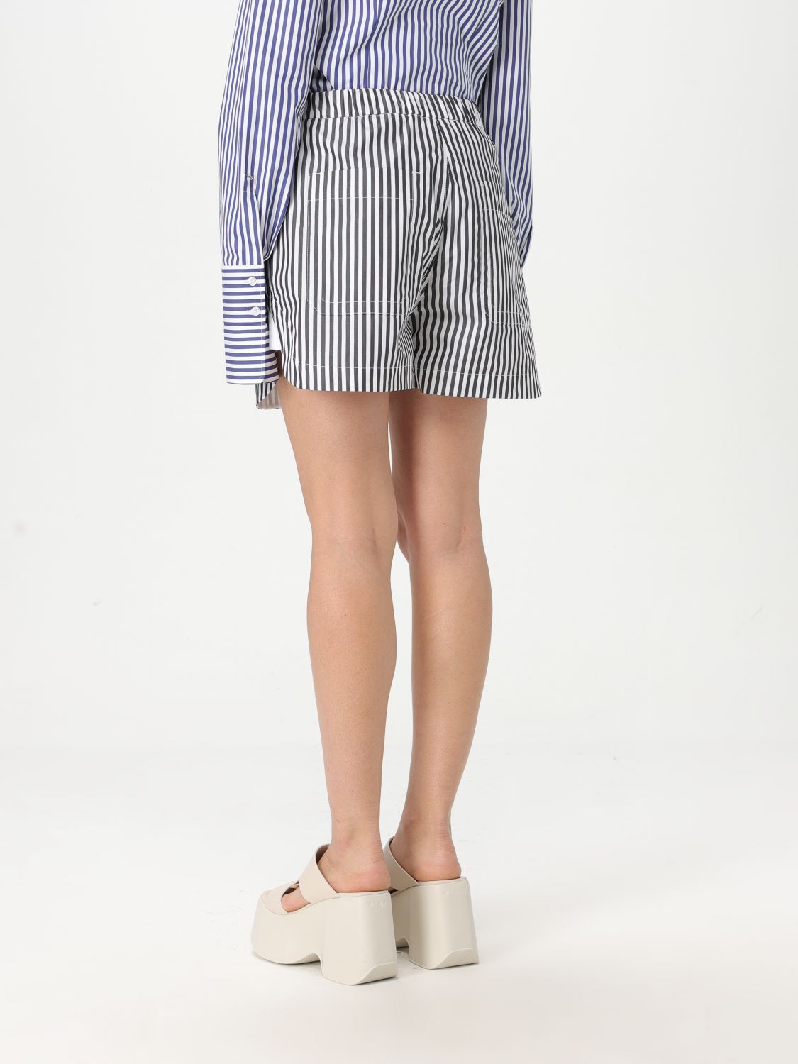 Short Woman color Black