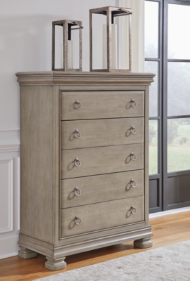 Lexorne 5 Drawer Chest, Gray