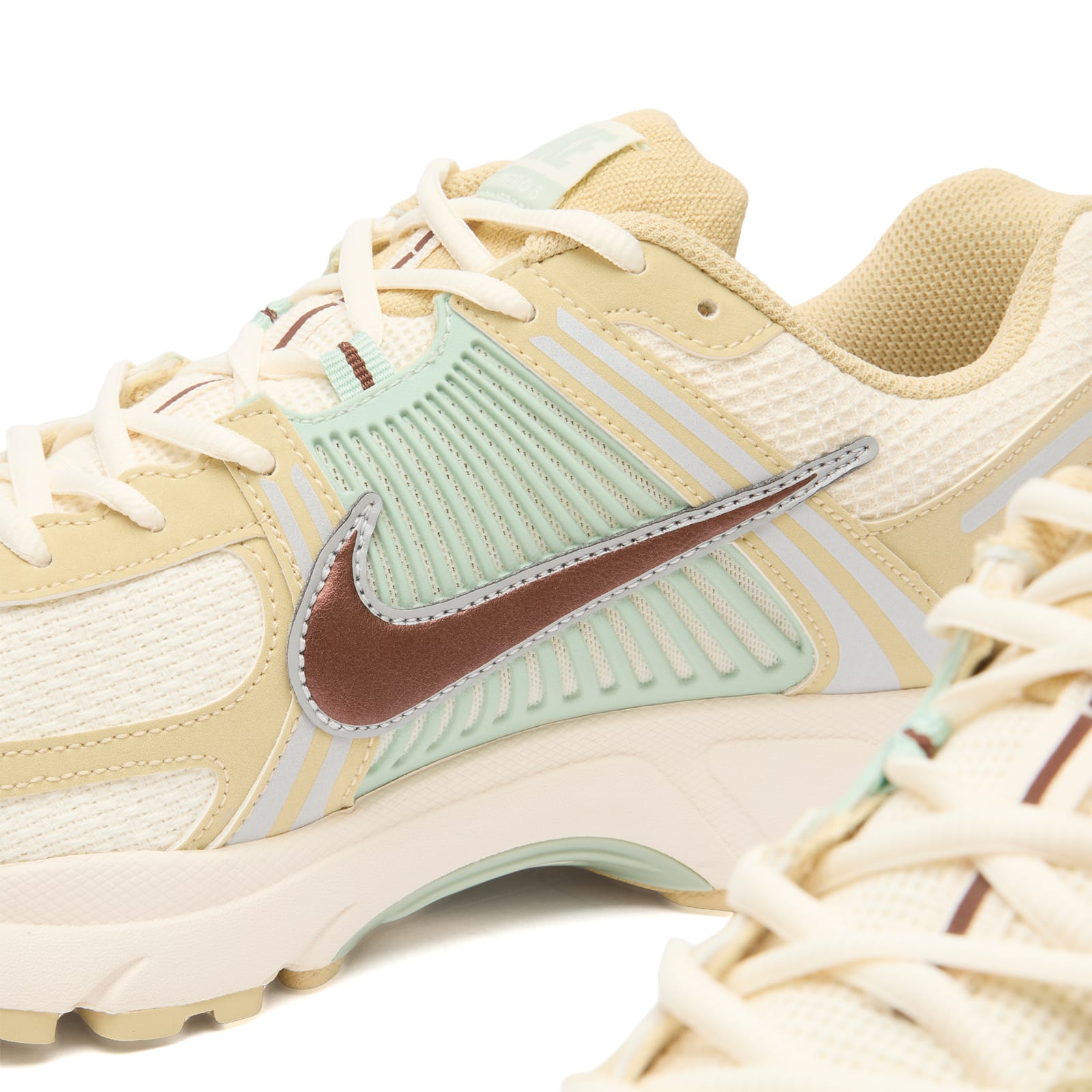 Nike Zoom Vomero in Metallic Gold. - 9.5 also , 10.5, 11, 11.5, 12, 13, 14, 7, 7.5, 8, 8