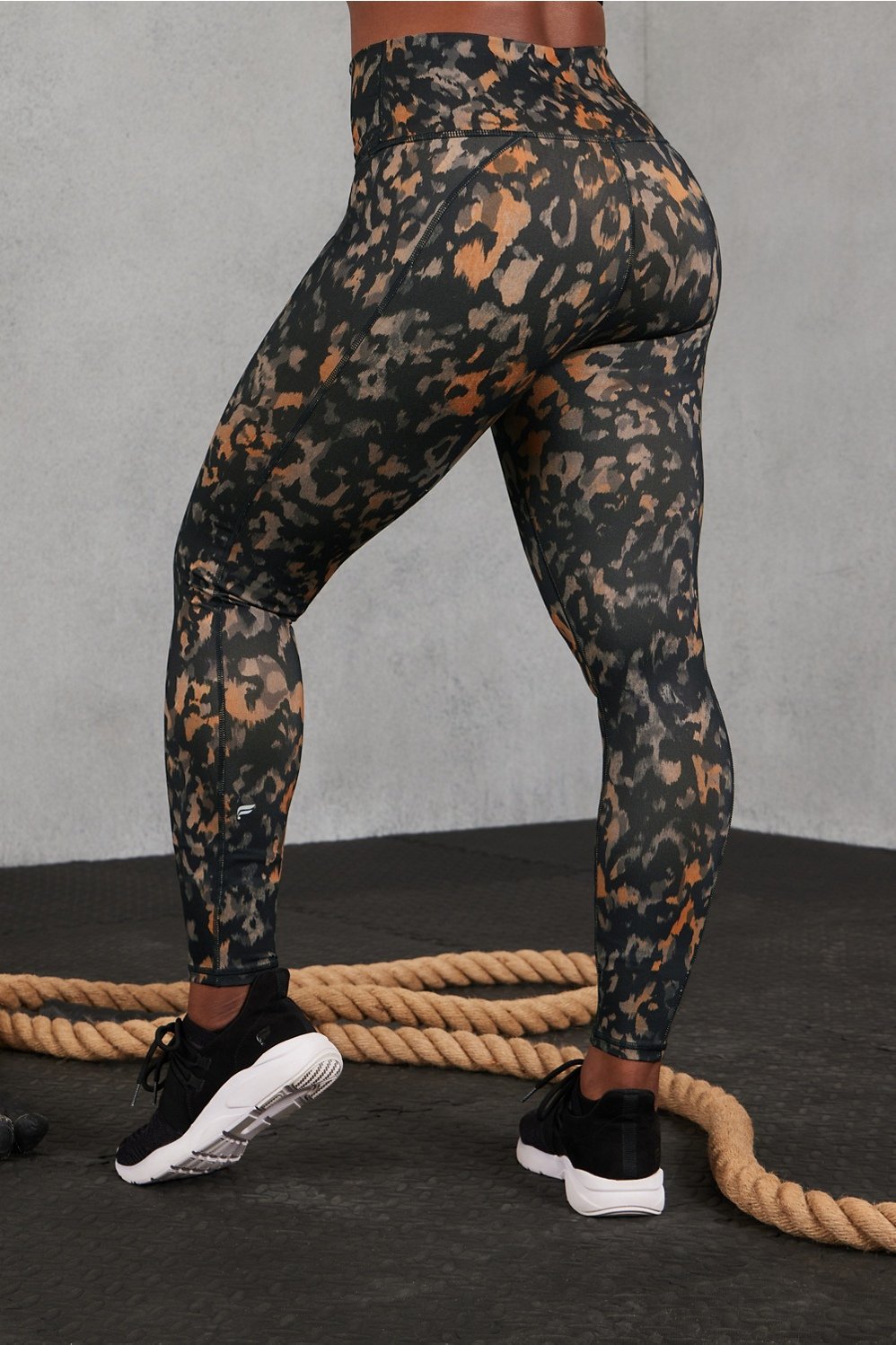 Fabletics Women's Define PowerHold High-Waisted Leggings Wild Camo XS / Kort