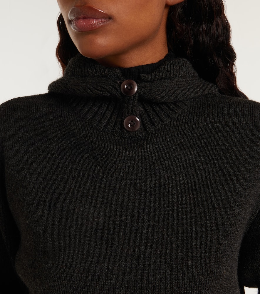 Hooded sweater