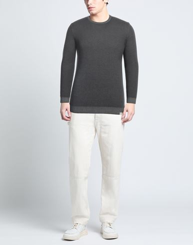 Man Sweater Lead