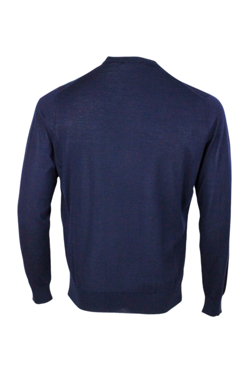 Light Crew Neck Long Sleeve Sweater In Fine 100% Cashmere And Silk With Special Processing On The Profile Of The Neck