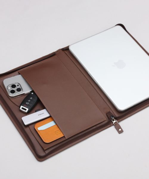 Natural leather device document A4 clutch bag brown B42931