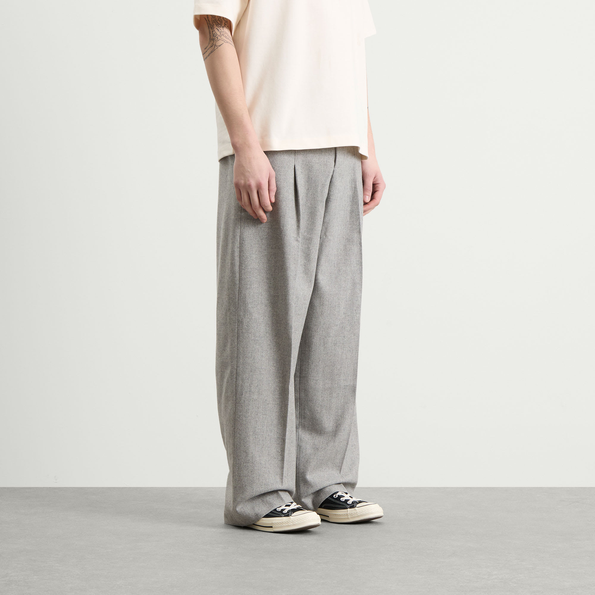 Men's Herringbone Tailored Wide Leg Trouser in Grey