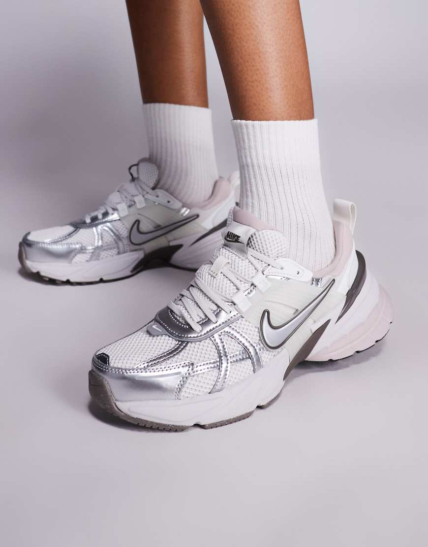 V2K Run sneakers in metallic silver