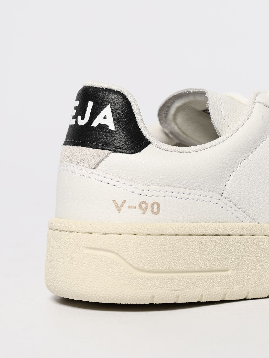 V-90 Sneakers