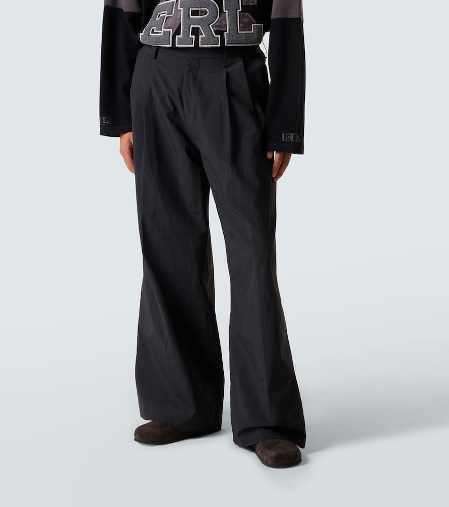 Pleated wide-leg pants