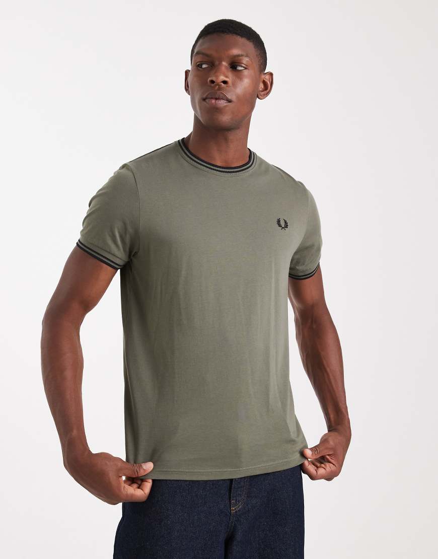 Twin tipped t-shirt in khaki-Green