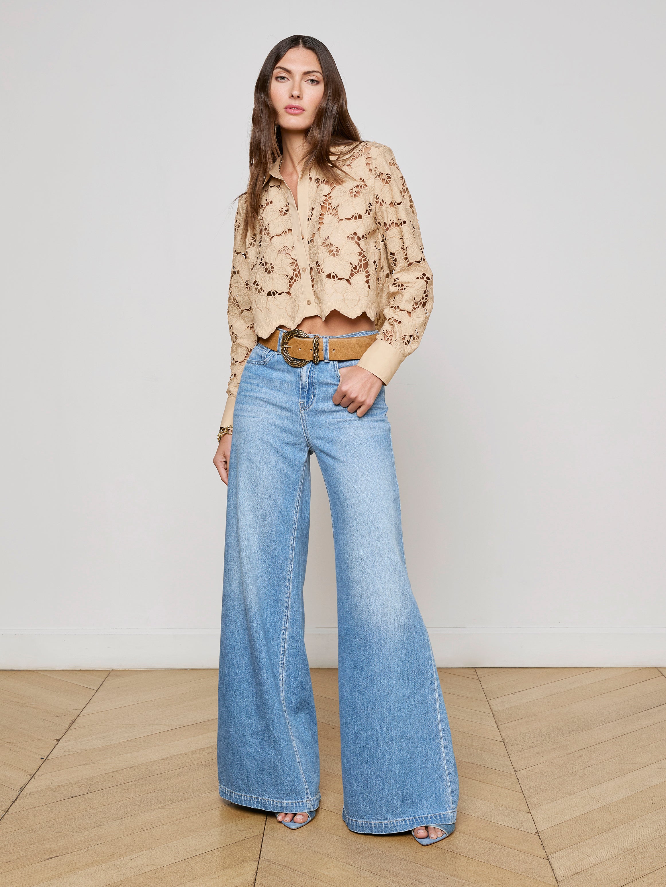L'AGENCE Seychelle Cropped Lace Blouse Top In Almond