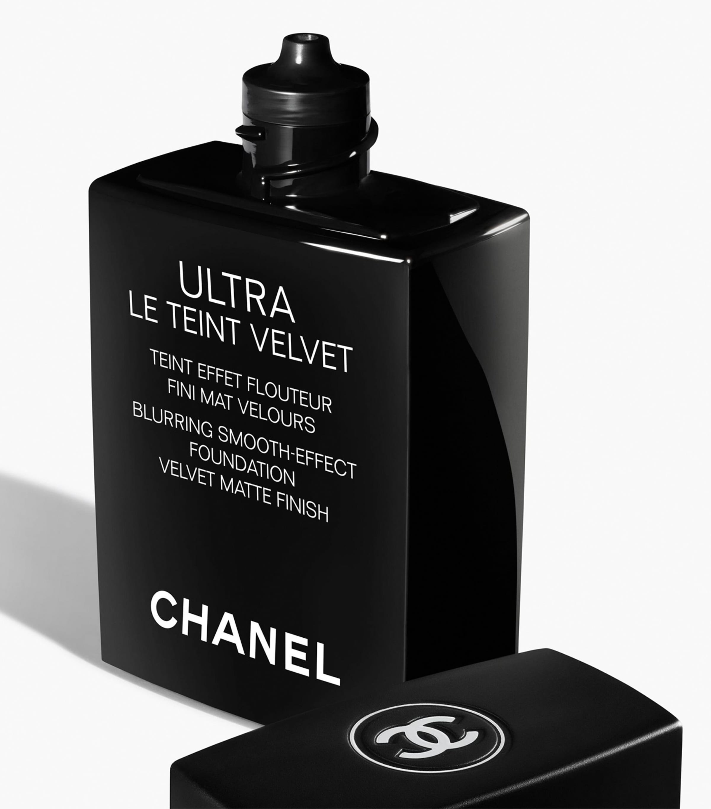 Ultra Le Teint Velvet Blurring Smooth-Effect Foundation