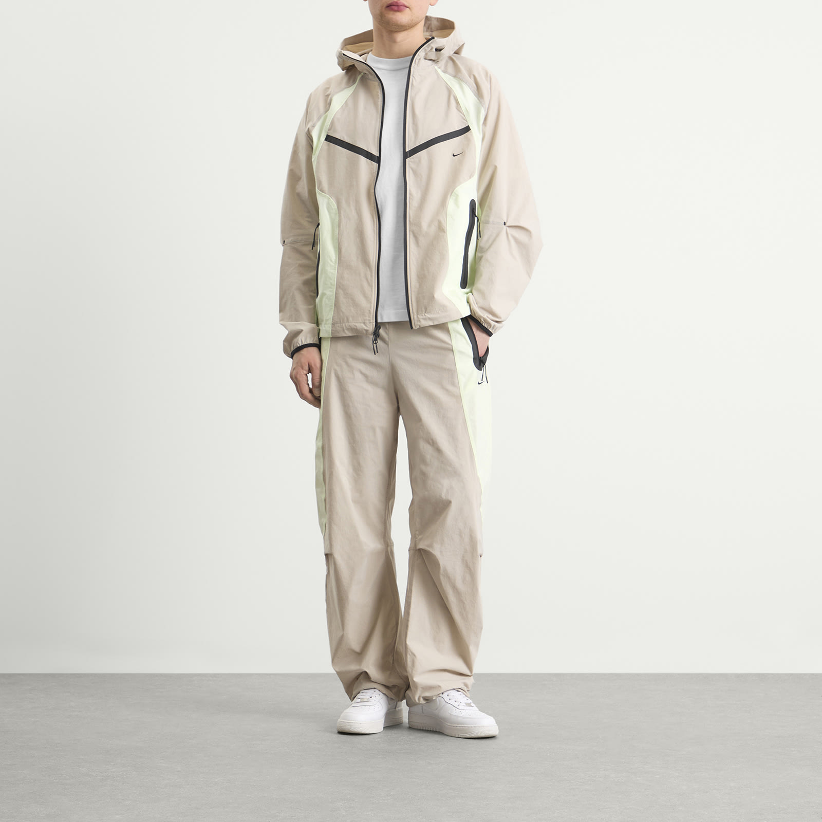 Men's Tech Woven Pro Oversized Pant in Cream/Volt Tint/Black