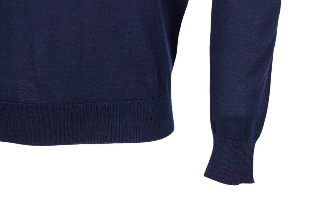 Light Crew Neck Long Sleeve Sweater In Fine 100% Cashmere And Silk With Special Processing On The Profile Of The Neck