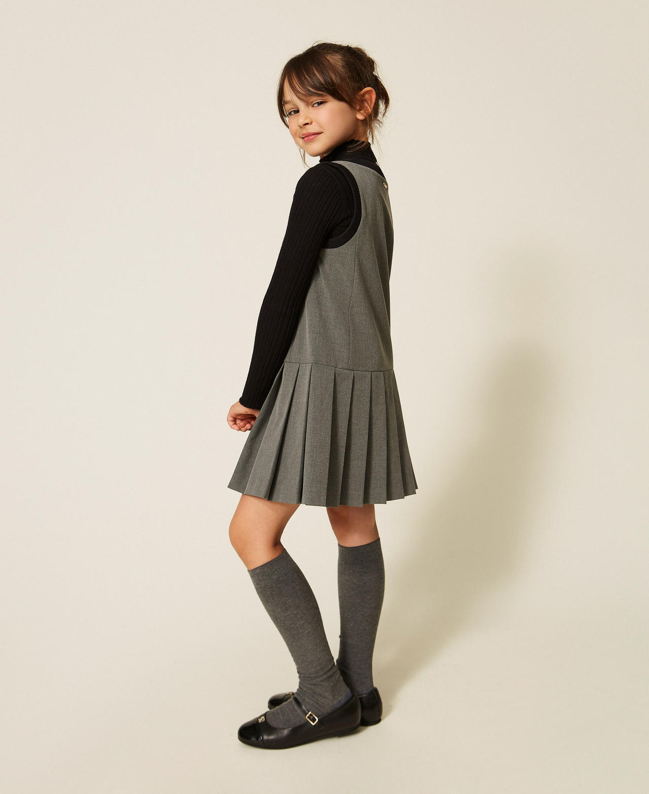 Short flannel dress with pleats