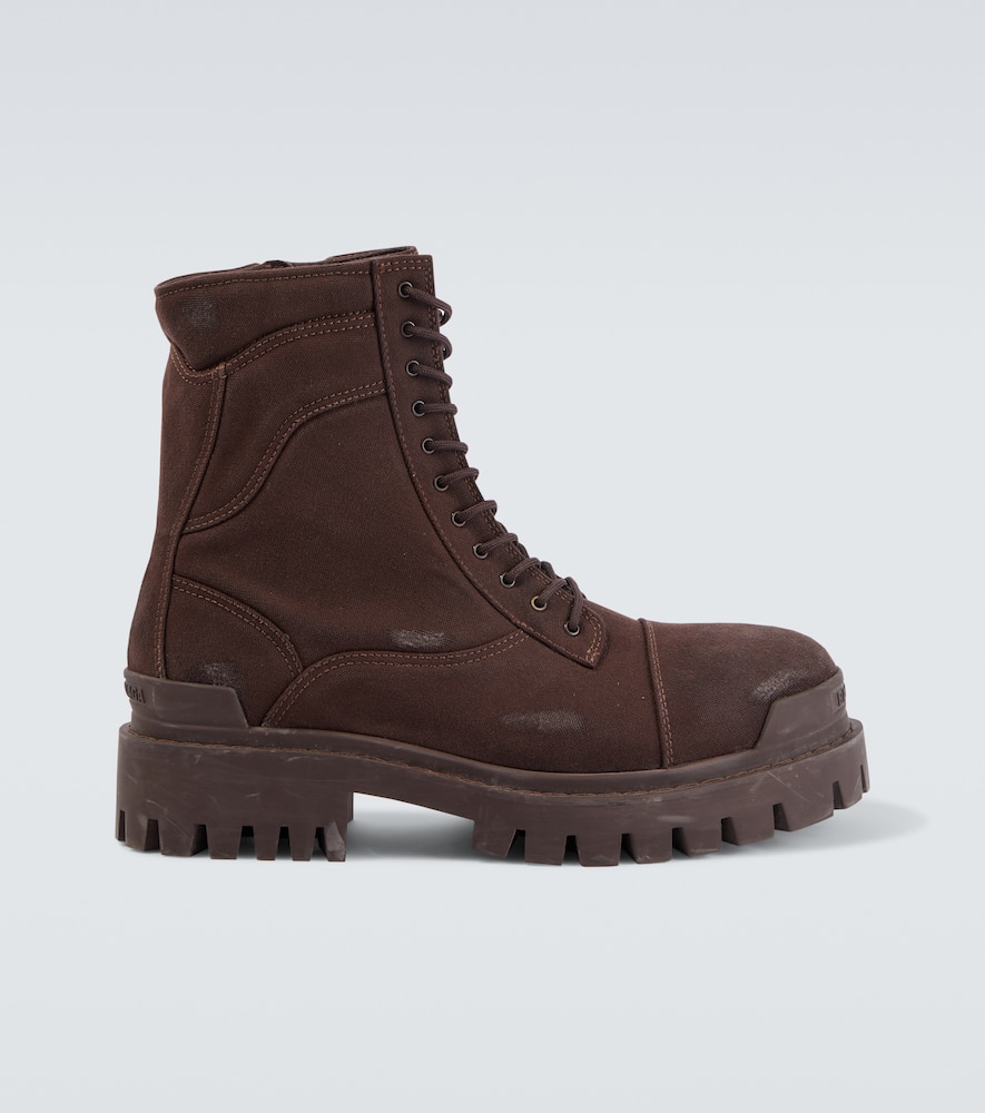 Strike combat boots