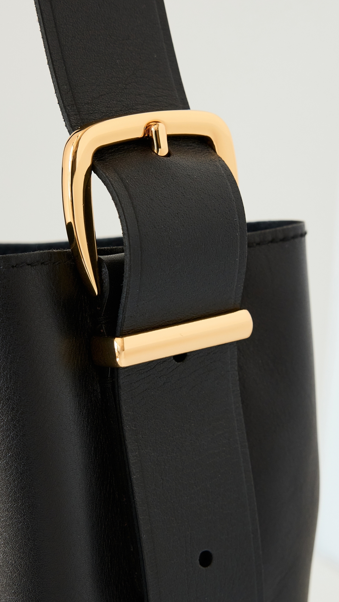 The Essential Bucket Tote in Leather True Black One Size