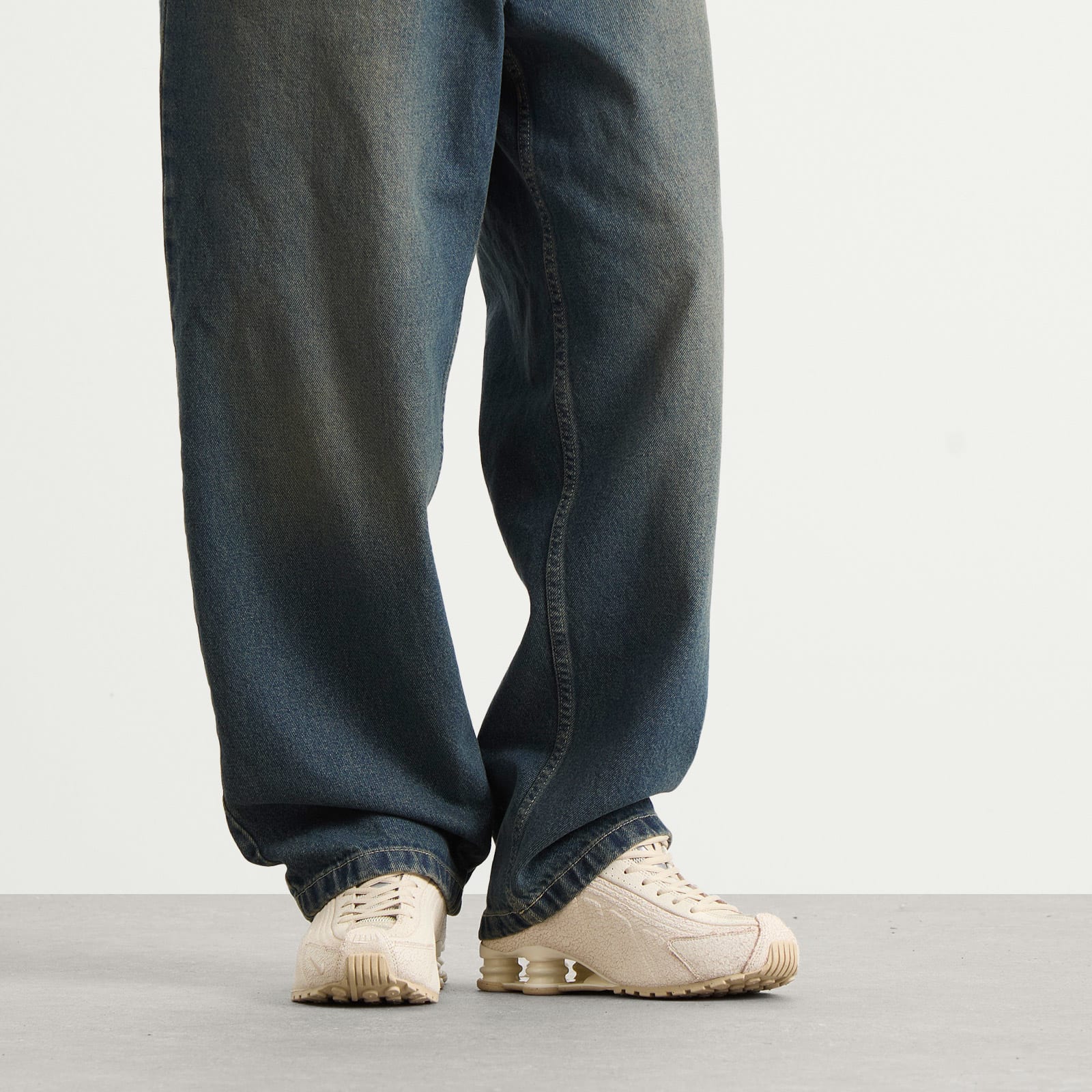 Shox R4 Sneakers Natural / Metallic Silver