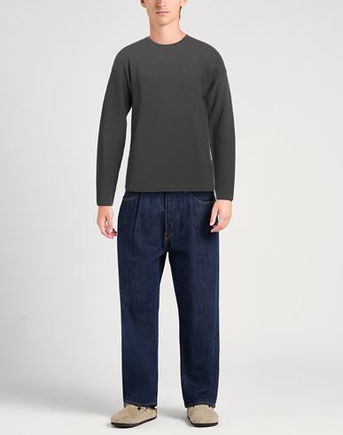 Man Sweater Lead