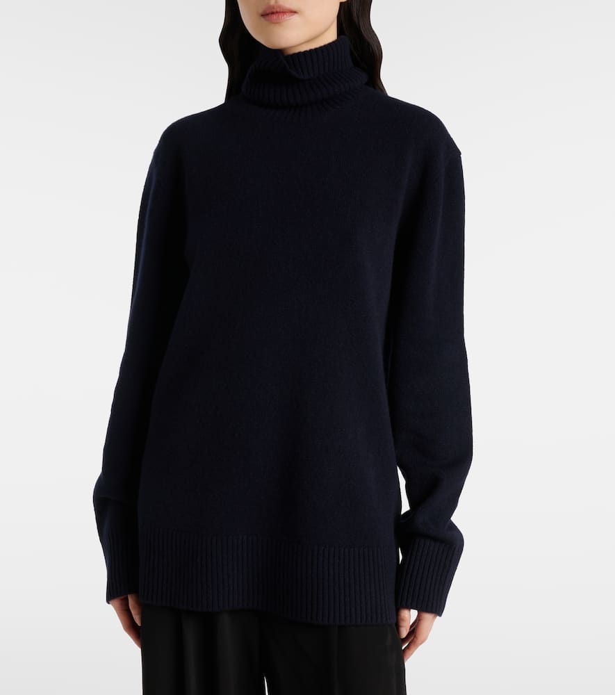 Cashmere sweater