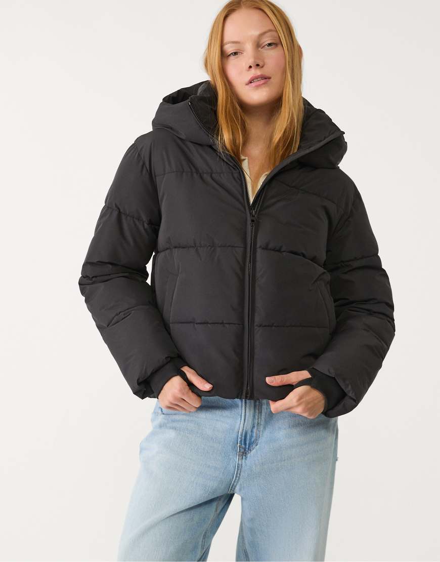 Basic hooded puffer jacket in black