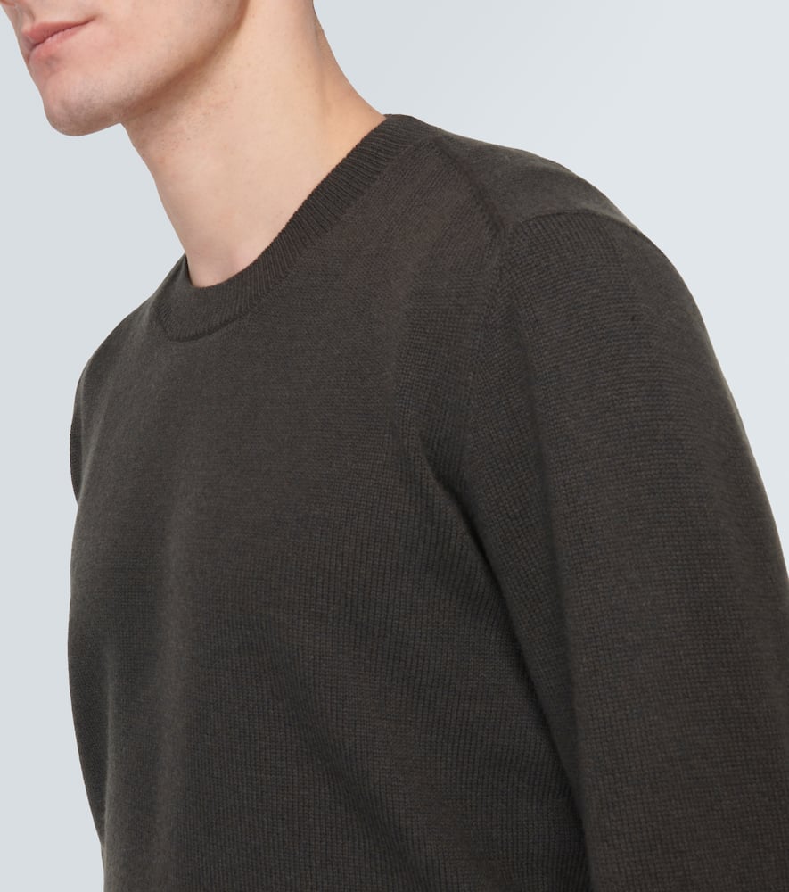 Cashmere sweater