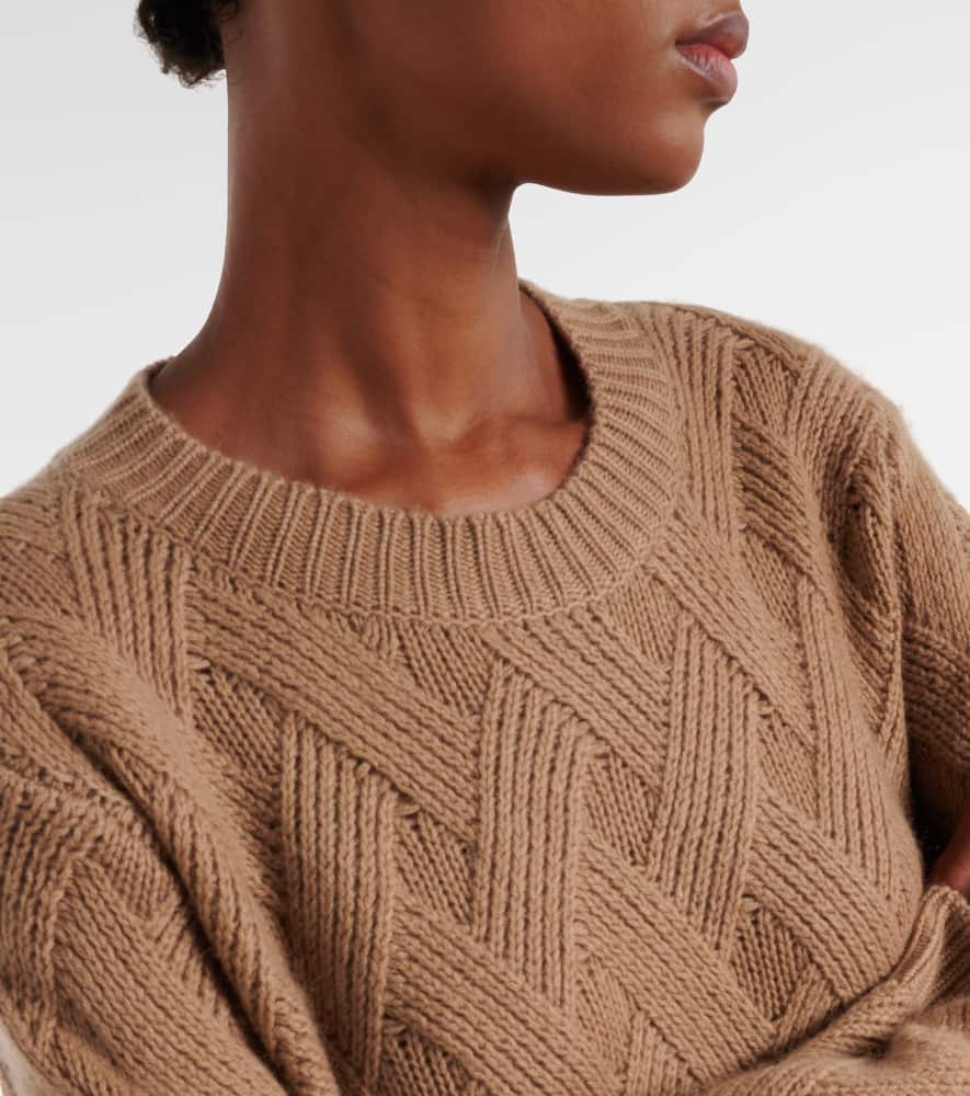 Oversized wool and cashmere sweater