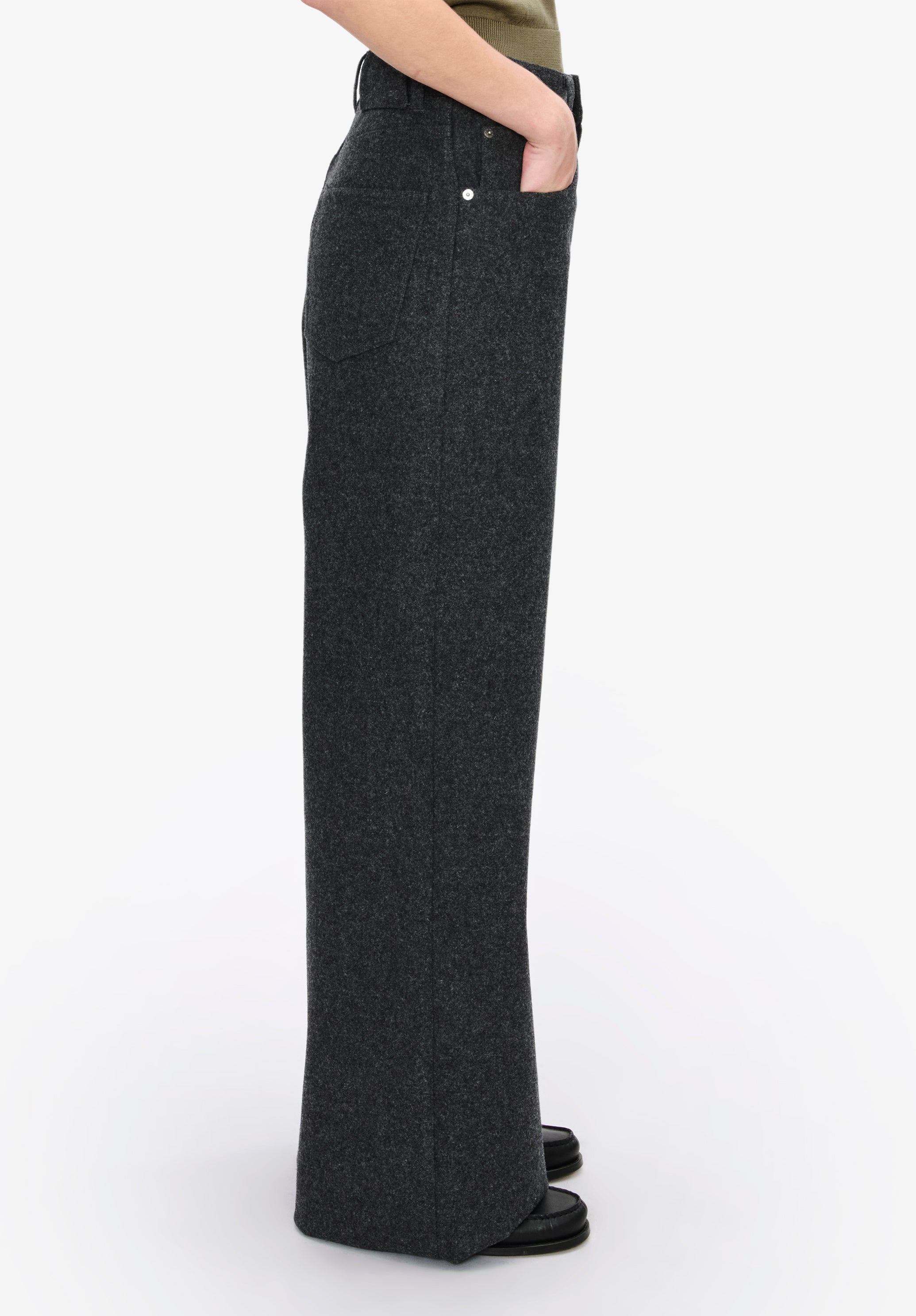 A. P.C. Women's Clyde Jeans Size: 24 in Anthracite