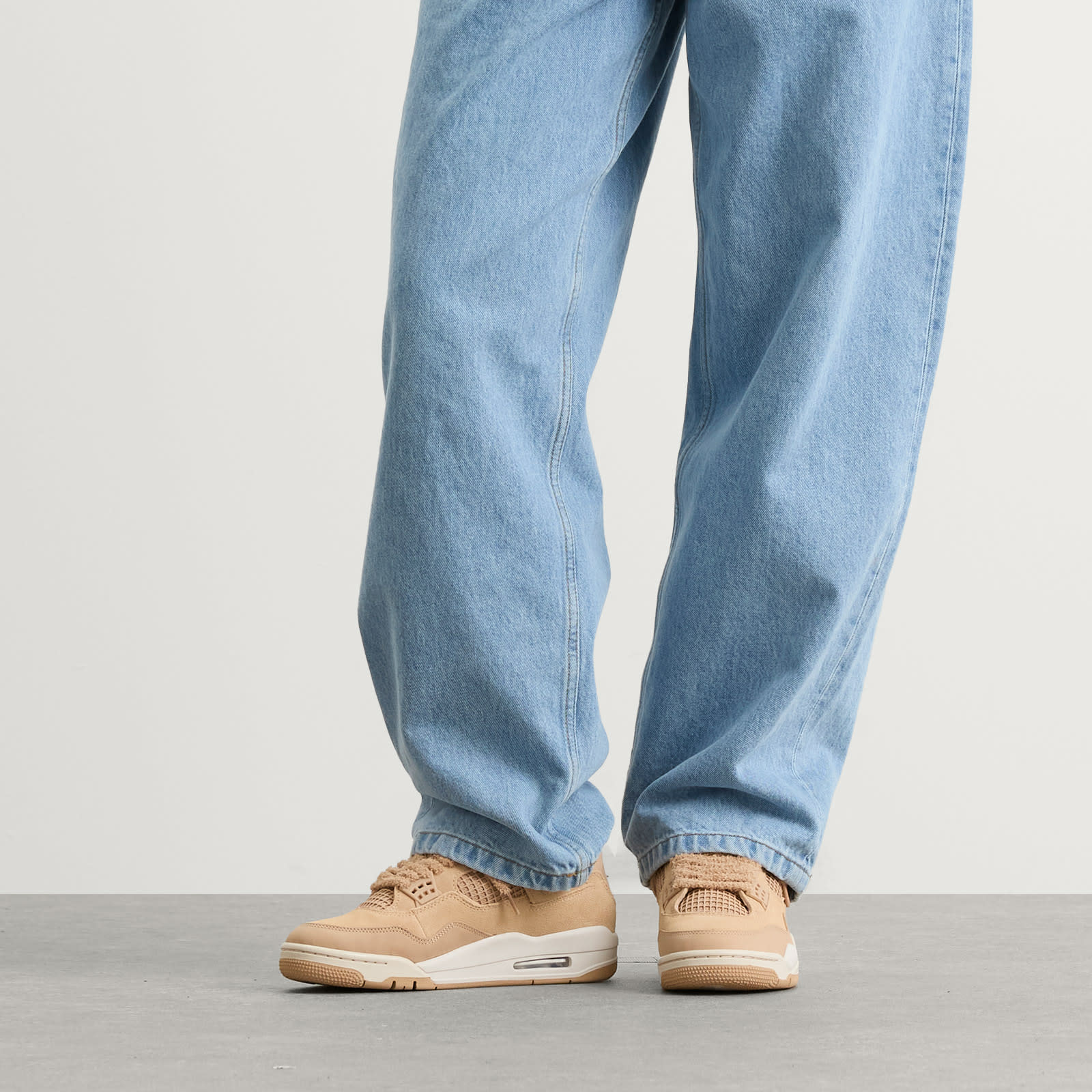 Women's 4 Retro W Sneaker Hemp/Light Orewood Brown