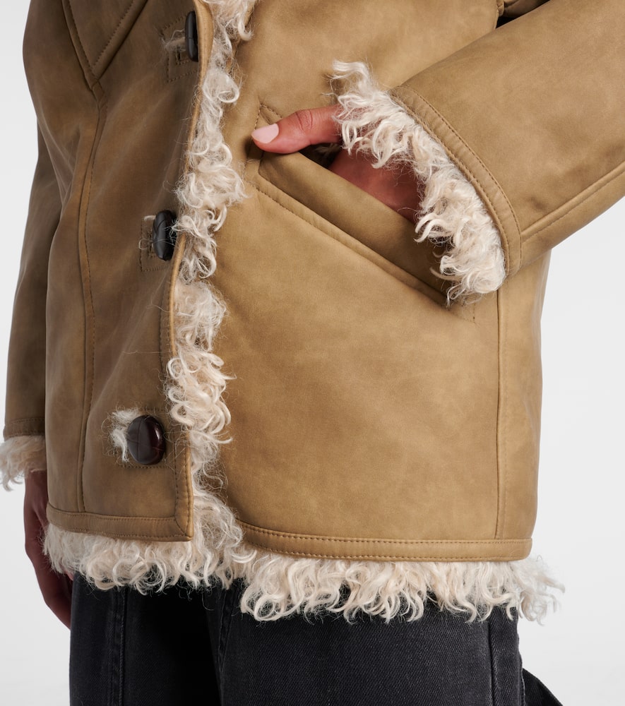 Clea coat