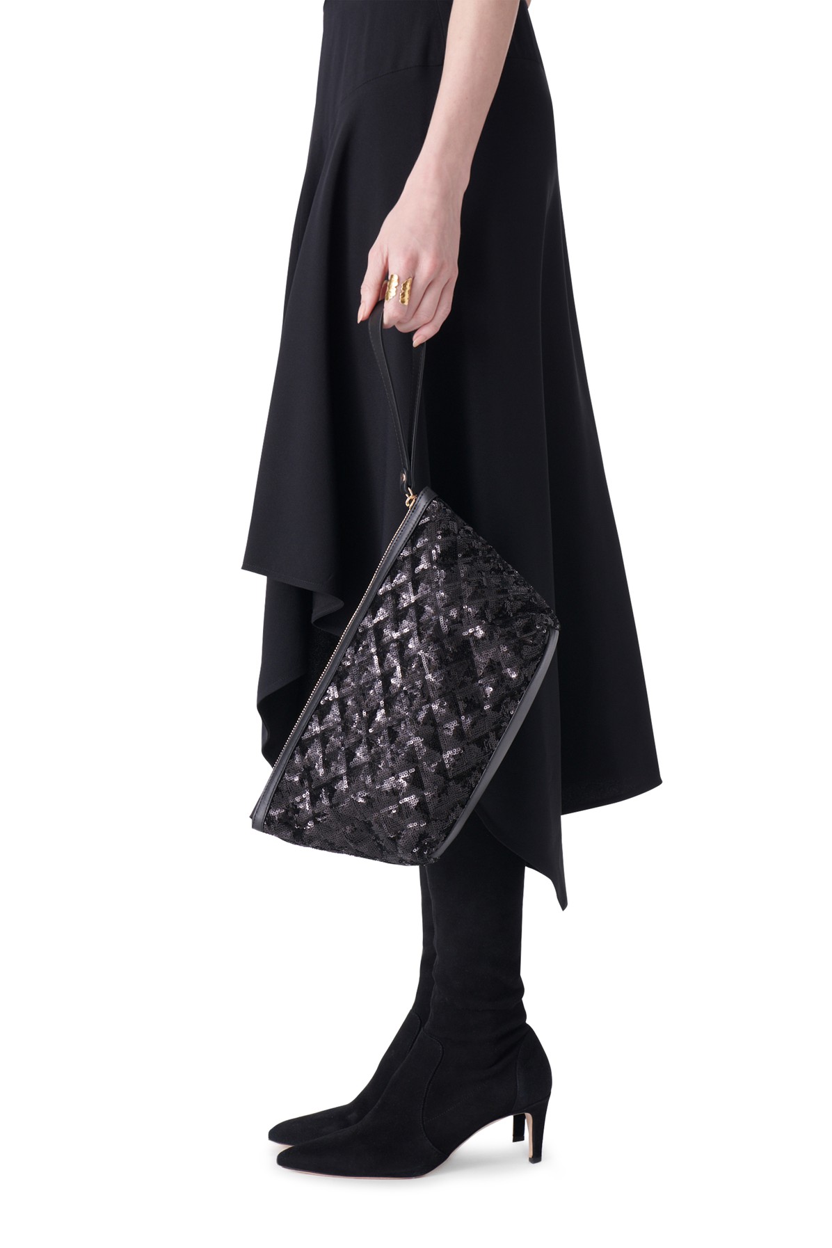 Sequinned clutch