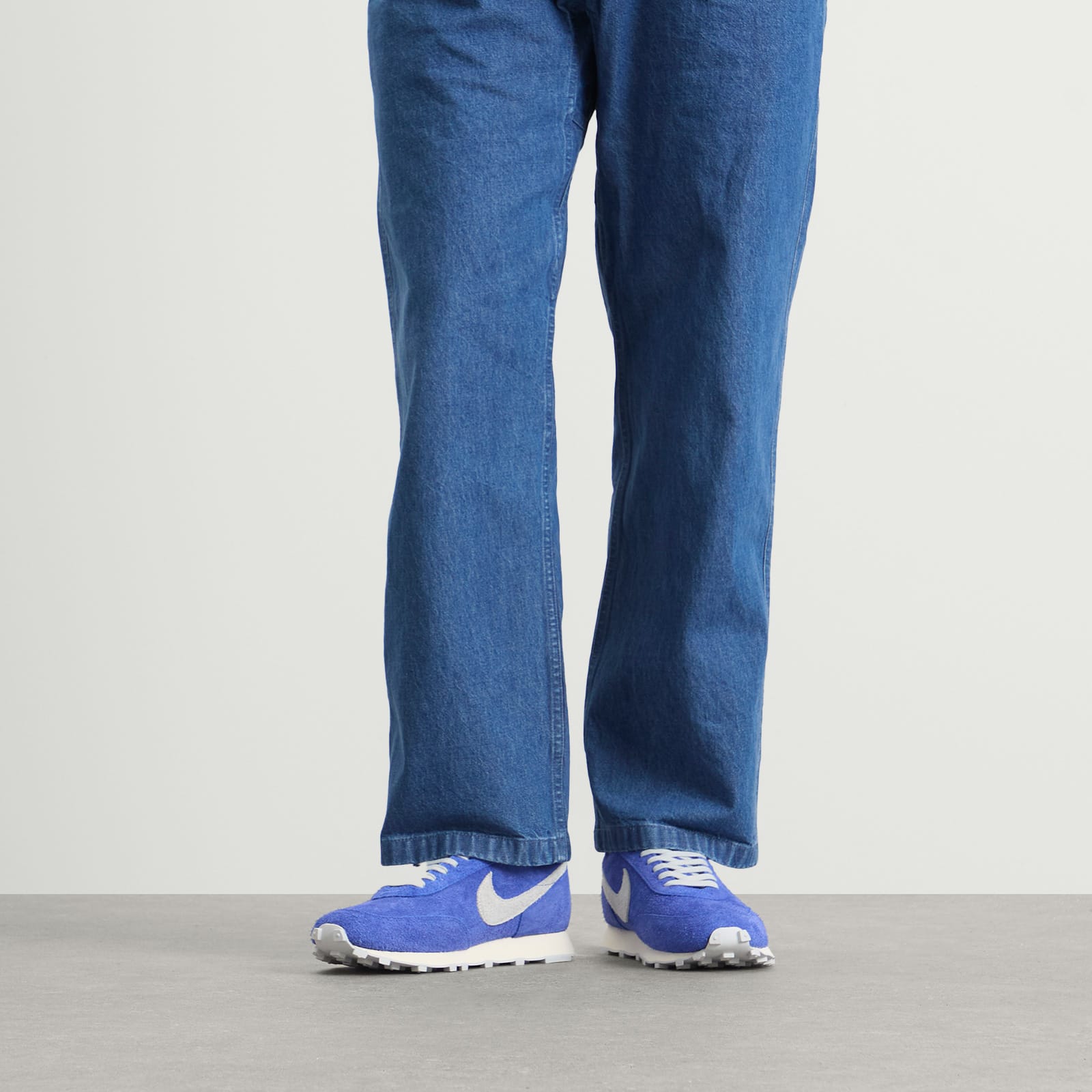 Daybreak Suede SP Sneaker in Hyper Royal/Photon Dust. Sail/Pale Ivory