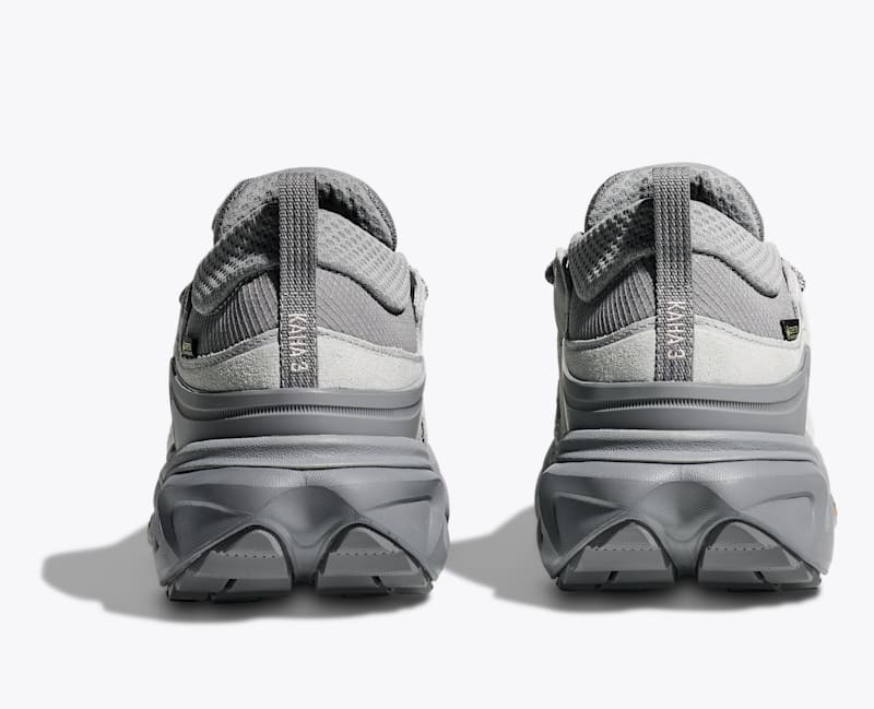 HOKA Elite Terrain System Kaha 3 Low GTX Shoes in Galactic Grey/Stardust