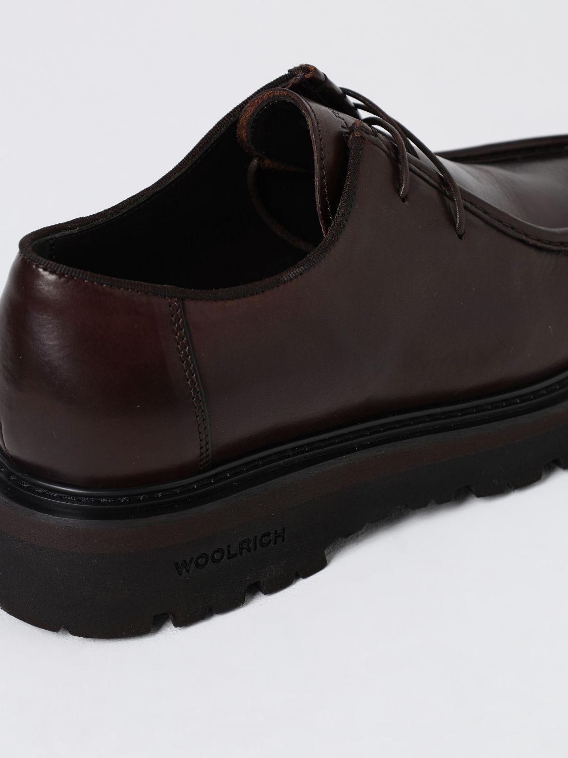 Chukka Boots Men color Brown