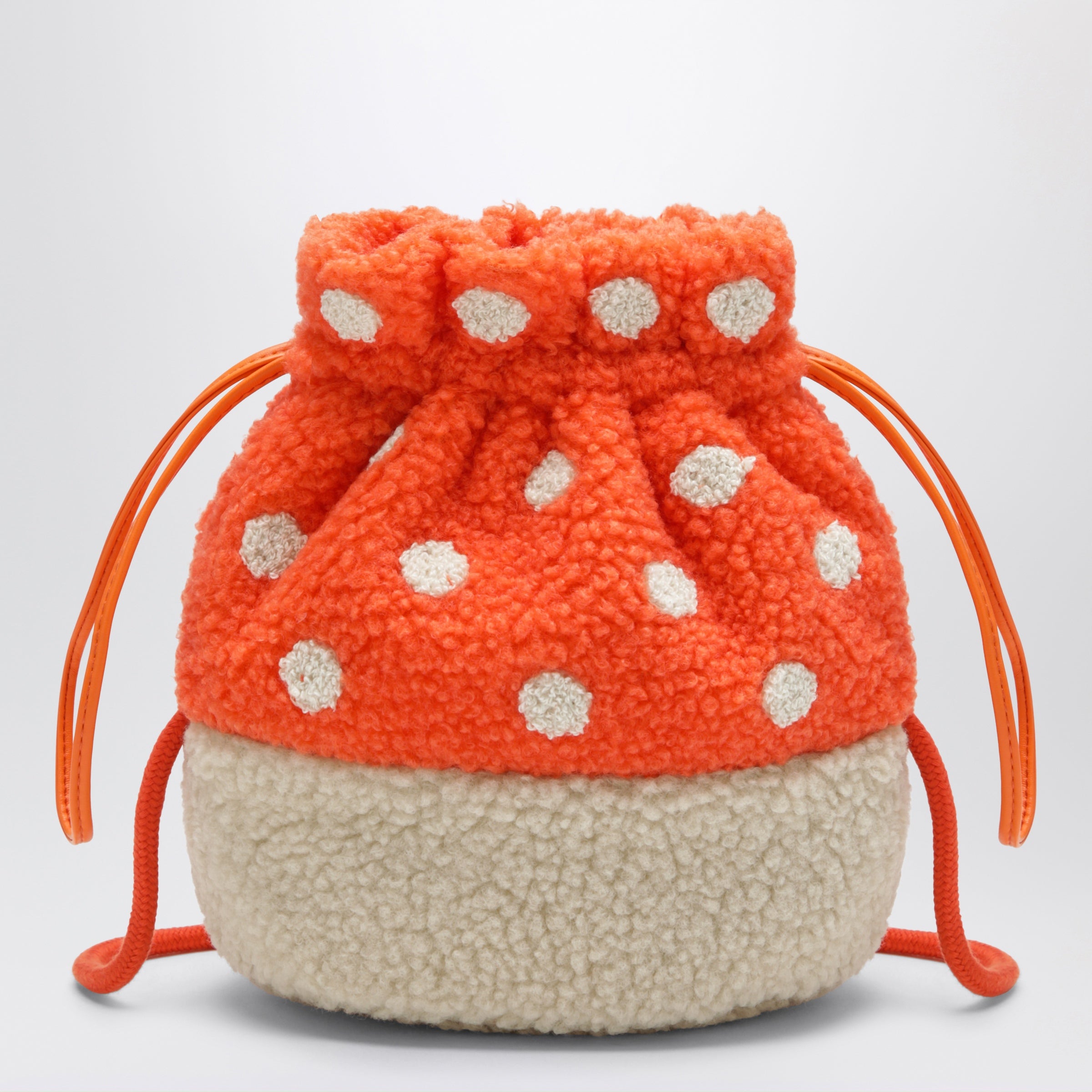 Mushroom-shaped bucket hat with drawstring