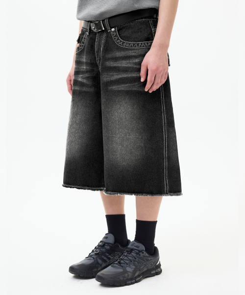 Rain Slub Two-tuck Bermuda Denim Shorts_INDIGO