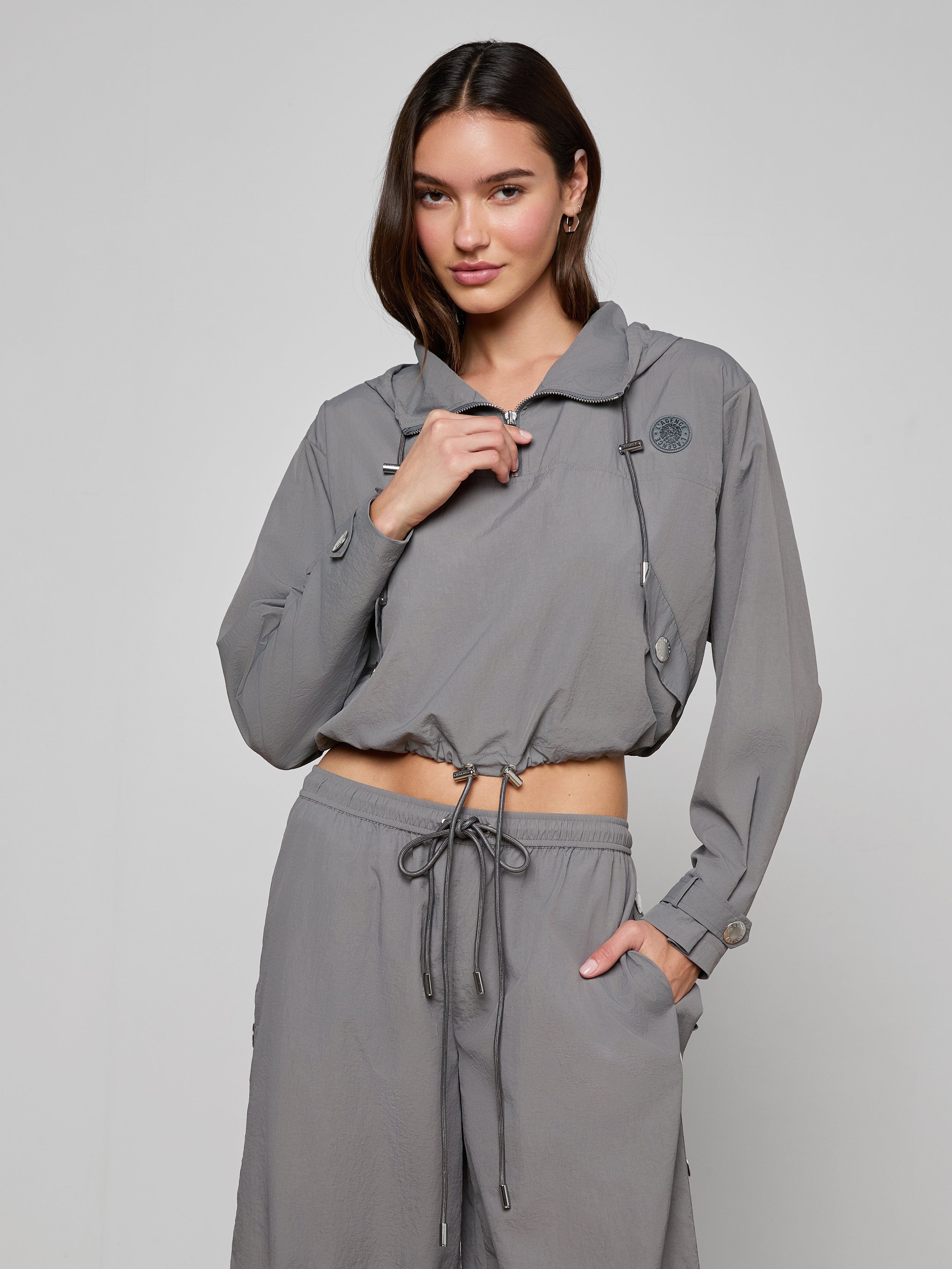 Bronwyn Cropped Windbreaker In Medium Grey